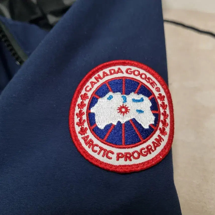 [BUNJANG] Canada Goose Lockport Hooded Windbreaker Jacket M / 캐나다구스 로케포트 바람막이 후드 자켓 M(100~105)