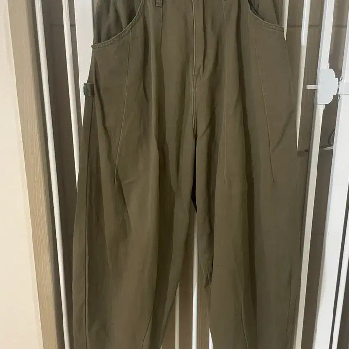 [SOLD OUT] 벌룬핏 밴딩 카키팬츠 팔아요