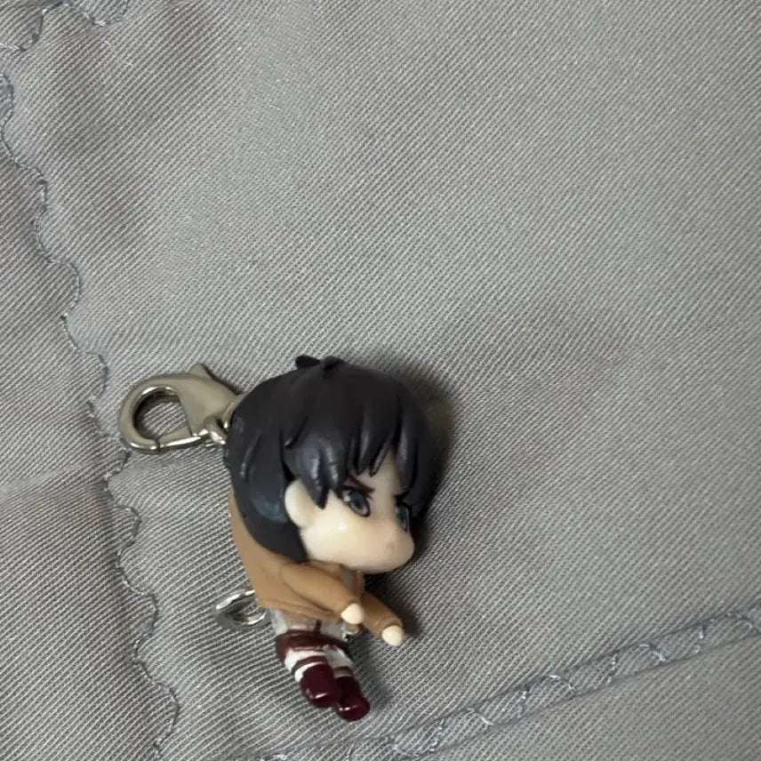 [BUNJANG] Attack on Titan Eren Yeager Dangler Figure / 진격의거인 에렌 대롱가챠 구제복ver 진격거