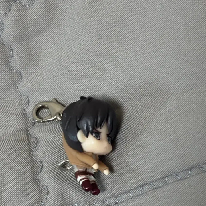 [BUNJANG] Attack on Titan Eren Yeager Dangler Figure / 진격의거인 에렌 대롱가챠 구제복ver 진격거
