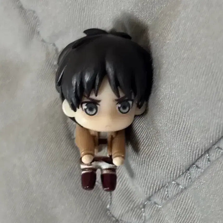 [BUNJANG] Attack on Titan Eren Yeager Dangler Figure / 진격의거인 에렌 대롱가챠 구제복ver 진격거