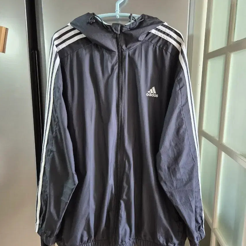 [BUNJANG] Adidas Three-Stripe Black Windbreaker Jacket / 아디다스 3선 후드 바람막이 블랙
