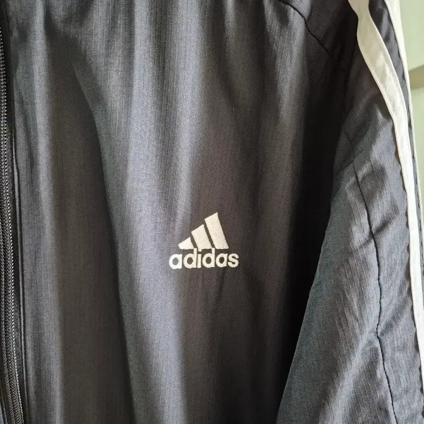 [BUNJANG] Adidas Three-Stripe Black Windbreaker Jacket / 아디다스 3선 후드 바람막이 블랙