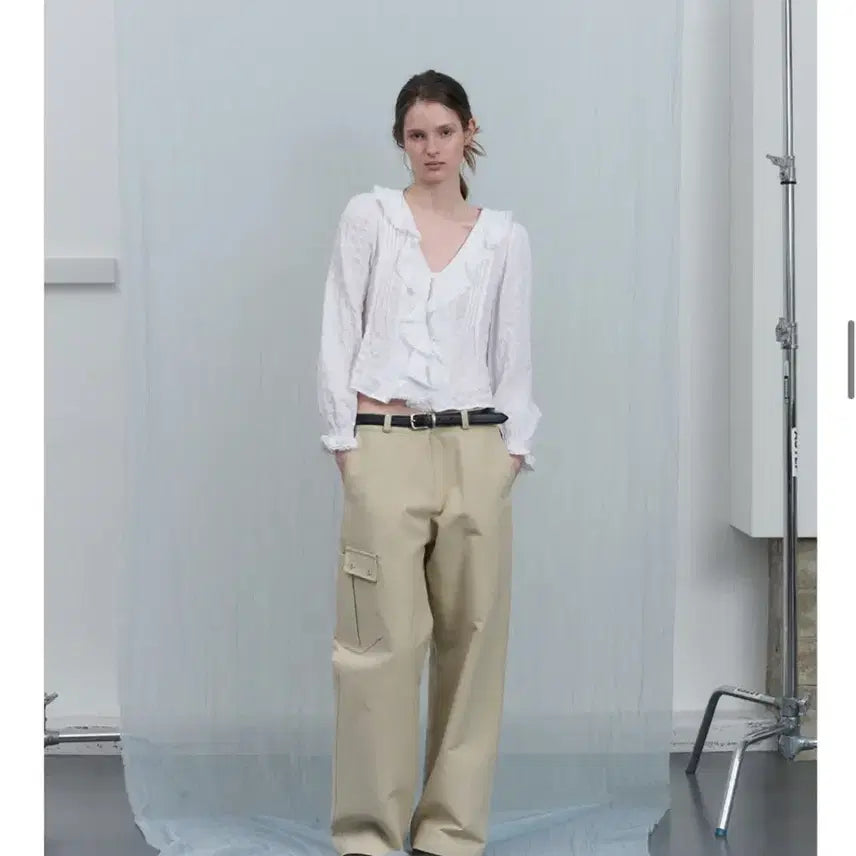 [SOLD OUT] 포에토 블라우스 Pure ruffle blouse - ivory