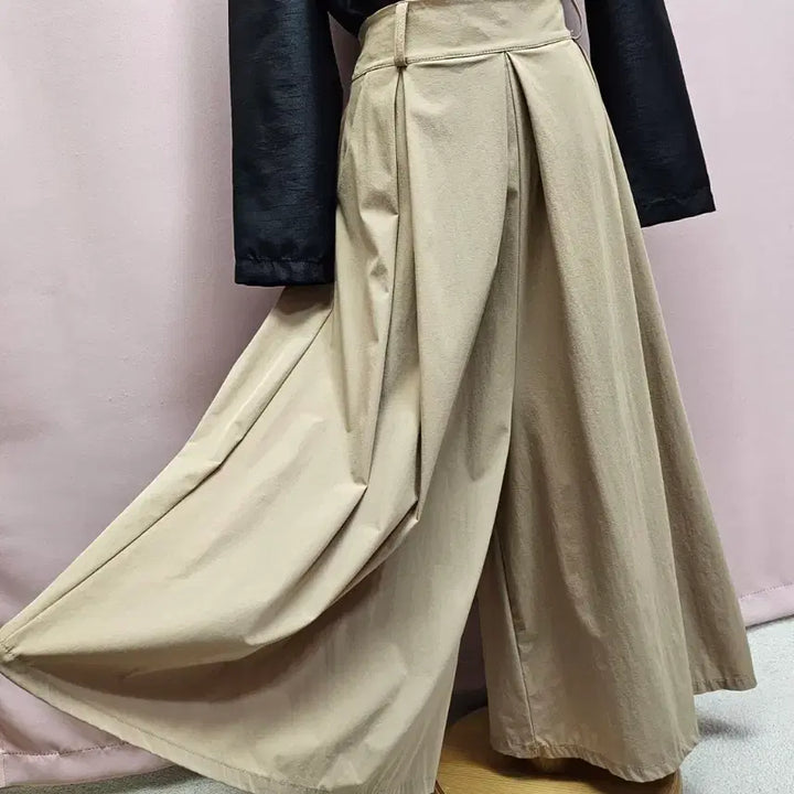 [SOLD OUT] 바스락 스판 베이지 핀턱 와이드 팬츠