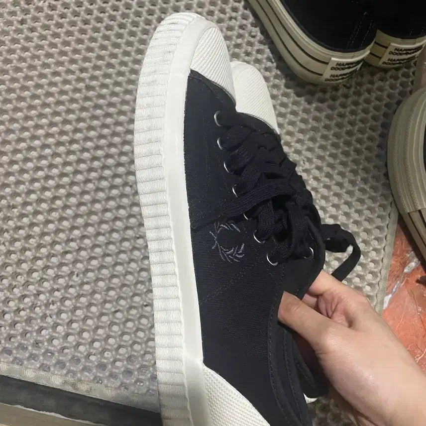 [BUNJANG] Black and White Sneakers 260 / 블랙앤화이트 스니커즈 260팔아요