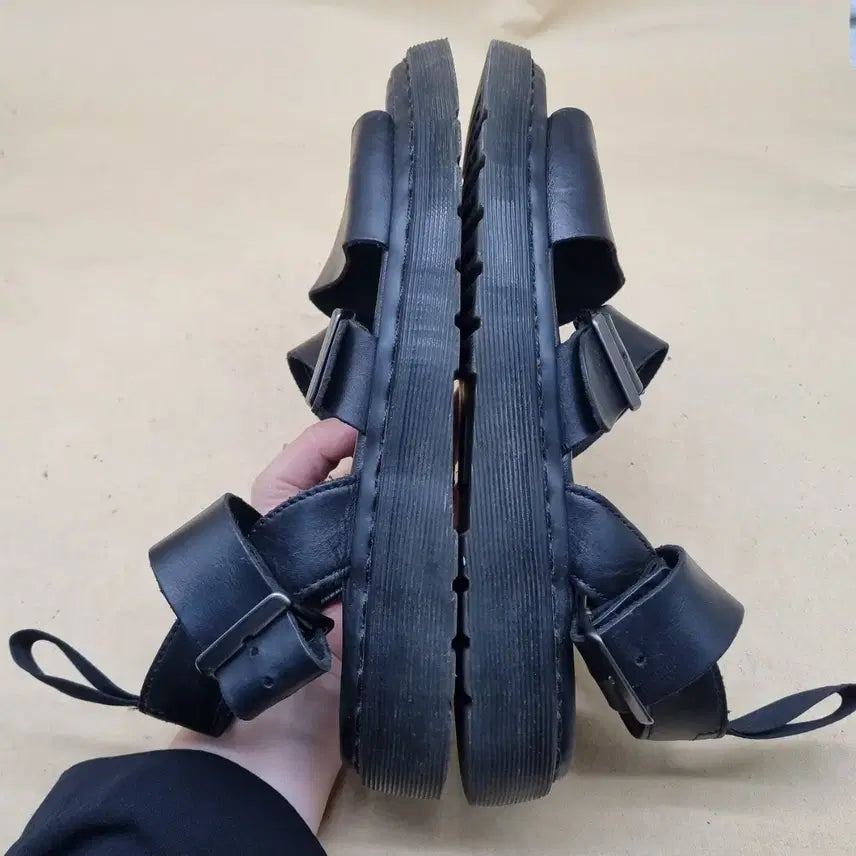 [BUNJANG] Dr. Martens Gryphon Men&