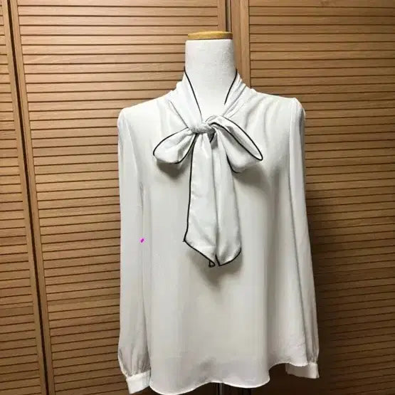 [BUNJANG] Imported White Blouse with Ribbon Tie / 리본 타이 수입 블라우스 수입의류