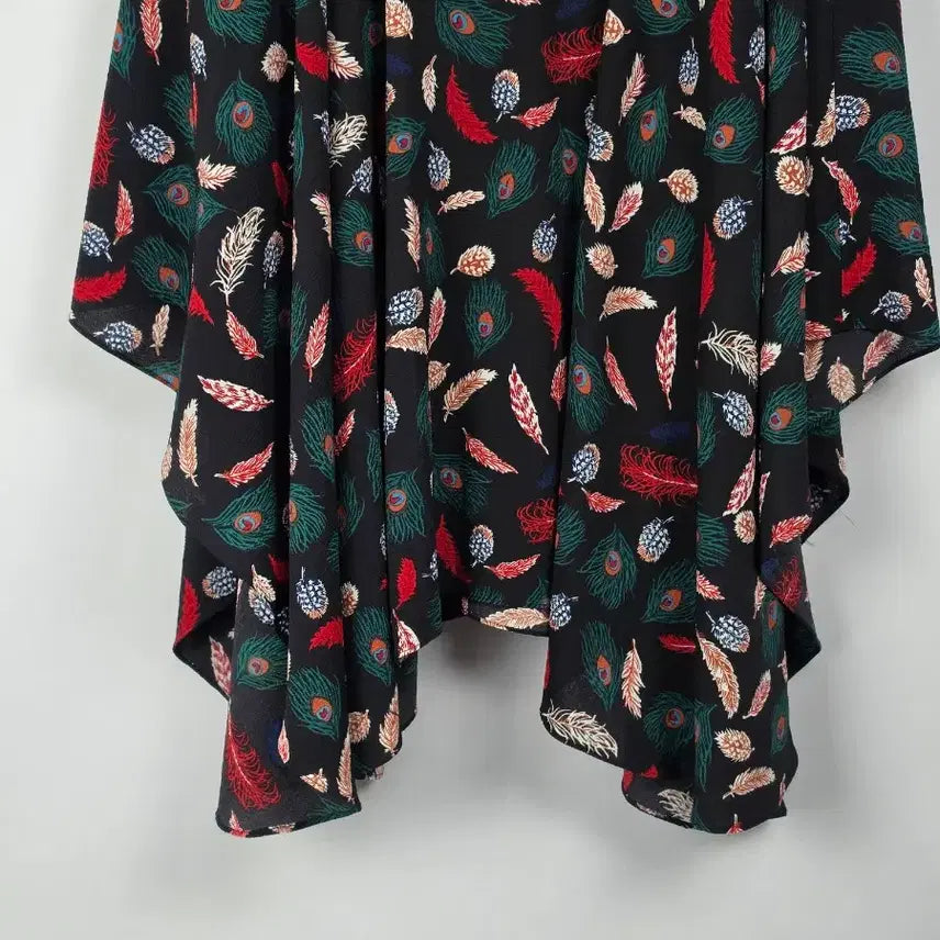 [BUNJANG] Unbranded Black Feather Pattern Asymmetrical Flare Skirt - Women&