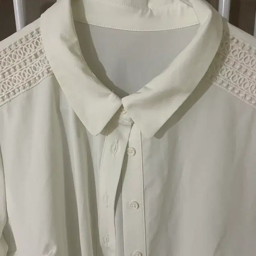 [BUNJANG] White Punching Shirt / 펀칭무늬있는 흰셔츠 팔아요
