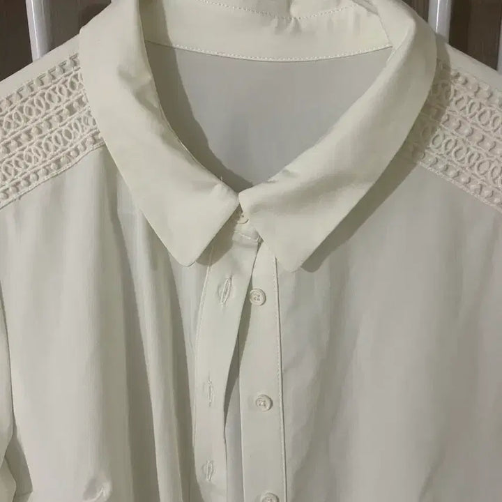 [BUNJANG] White Punching Shirt / 펀칭무늬있는 흰셔츠 팔아요