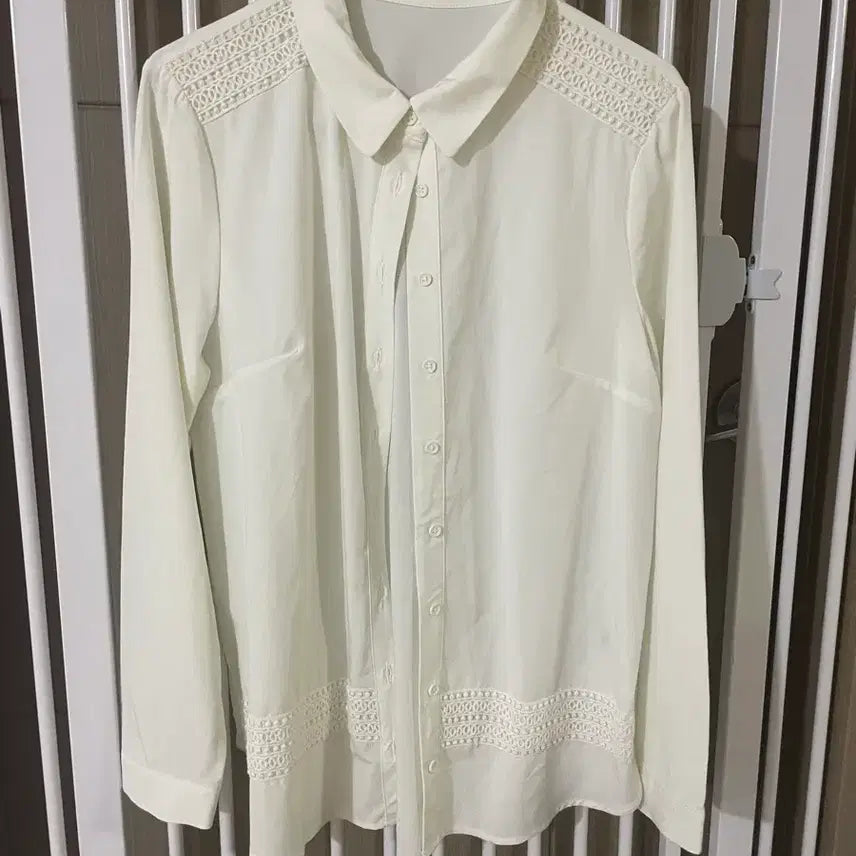 [BUNJANG] White Punching Shirt / 펀칭무늬있는 흰셔츠 팔아요