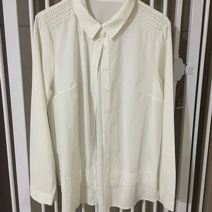 [BUNJANG] White Punching Shirt / 펀칭무늬있는 흰셔츠 팔아요