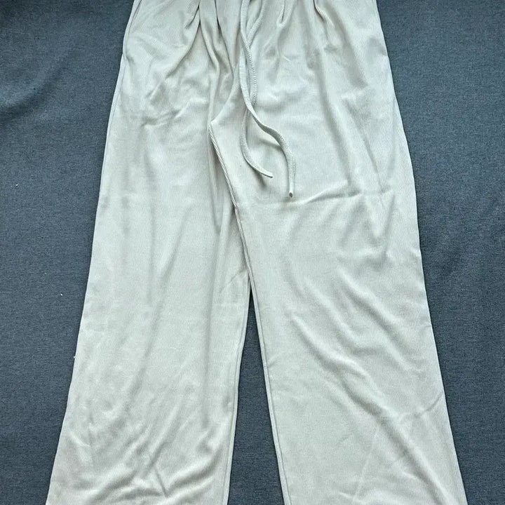 [SOLD OUT] 새상품) 밴딩 핀턱 골지 일자와이드 트레이닝 팬츠