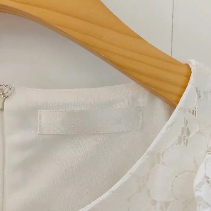[BUNJANG] 09women White Lace Ruffle Short Sleeve Dress / 09women 화이트 레이스 러플 반팔 원피스 55