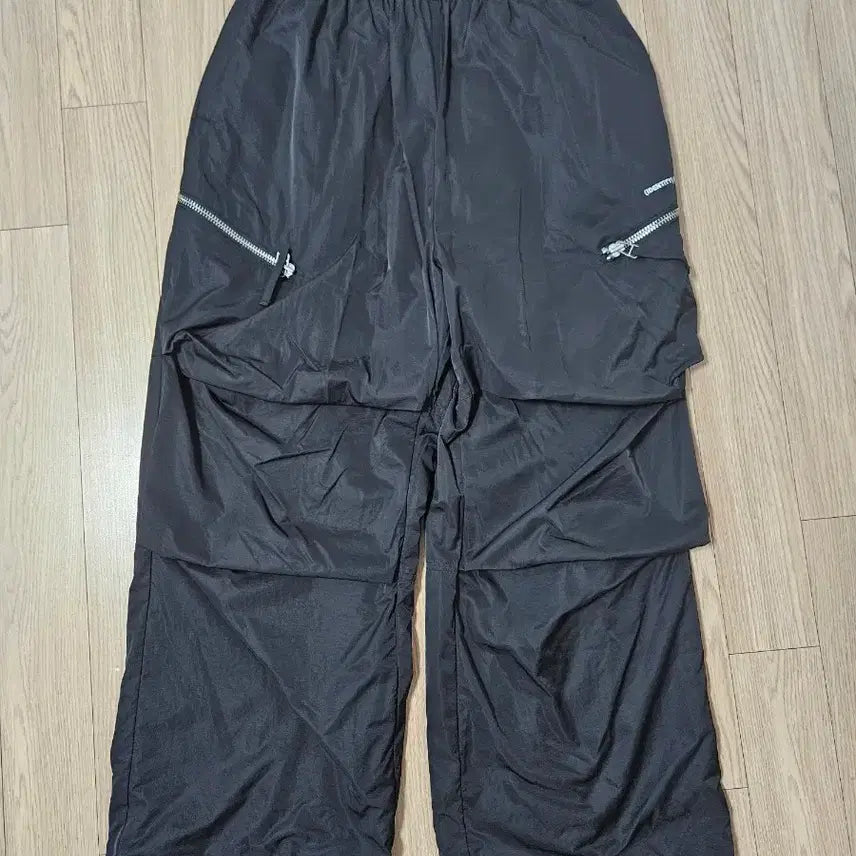 [SOLD OUT] [m] 이에이 웨이브 나일론 파라슈트 이지 팬츠 블랙
