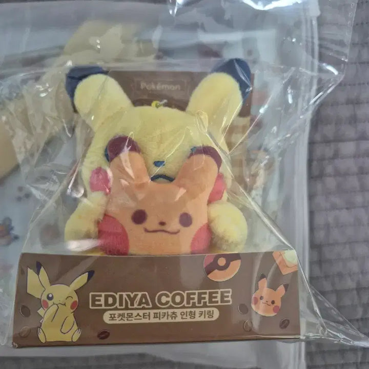 [BUNJANG] Pokemon Pikachu Plush Keyring and Cooler Bag / 포켓몬 이디야 피카츄 인형 키링 +보냉백
