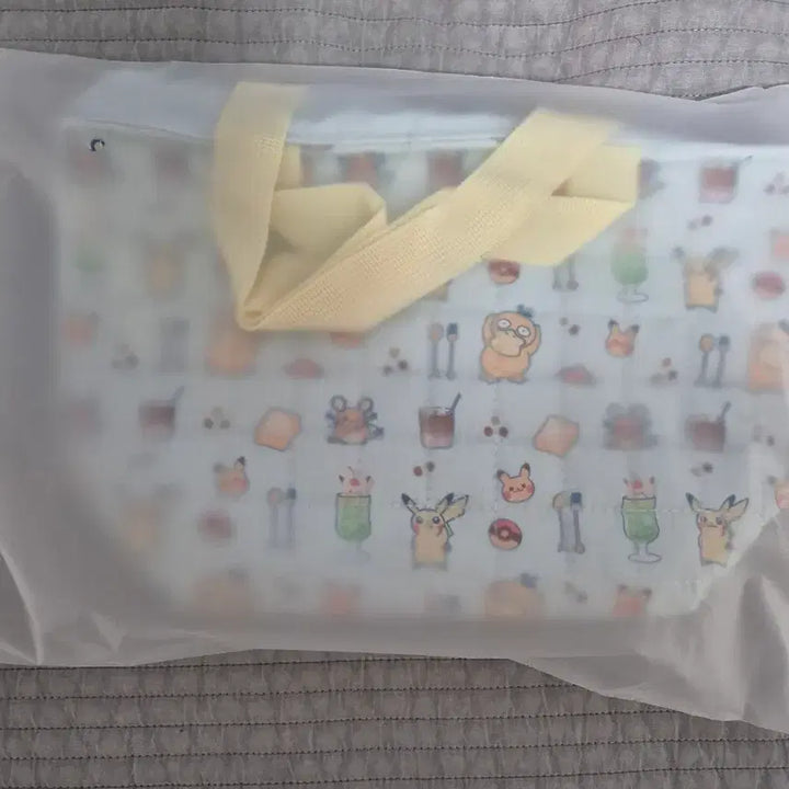 [BUNJANG] Pokemon Pikachu Plush Keyring and Cooler Bag / 포켓몬 이디야 피카츄 인형 키링 +보냉백