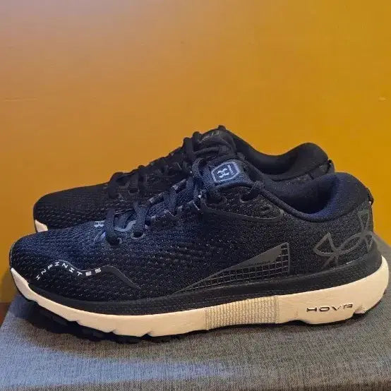 [BUNJANG] Under Armour HOVR Infinite Move Black Running Shoes (240) / 언더아머 HOVR 인피니트 무브 블랙 런닝화(240)