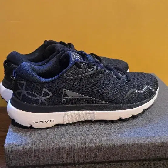 [BUNJANG] Under Armour HOVR Infinite Move Black Running Shoes (240) / 언더아머 HOVR 인피니트 무브 블랙 런닝화(240)