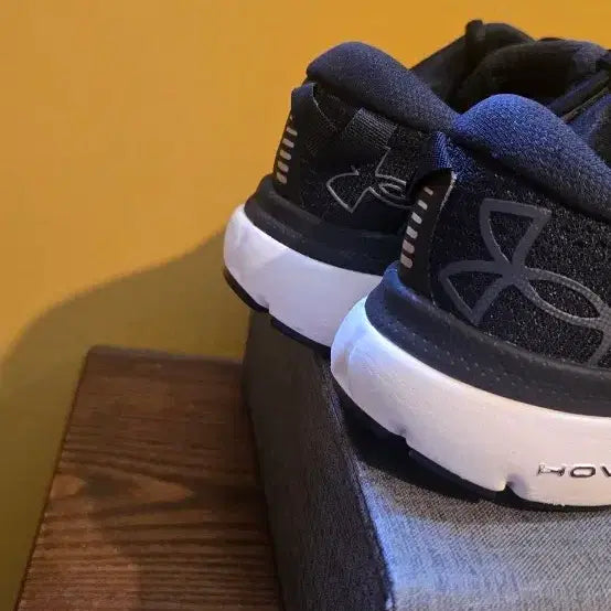 [BUNJANG] Under Armour HOVR Infinite Move Black Running Shoes (240) / 언더아머 HOVR 인피니트 무브 블랙 런닝화(240)
