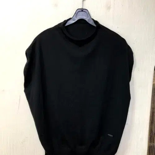 [SOLD OUT] 칼라거펠트 니트