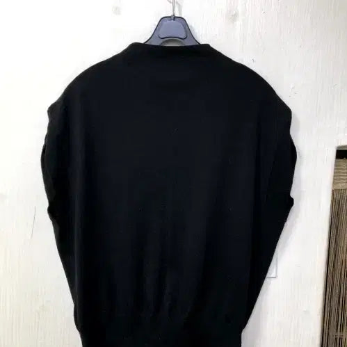[SOLD OUT] 칼라거펠트 니트