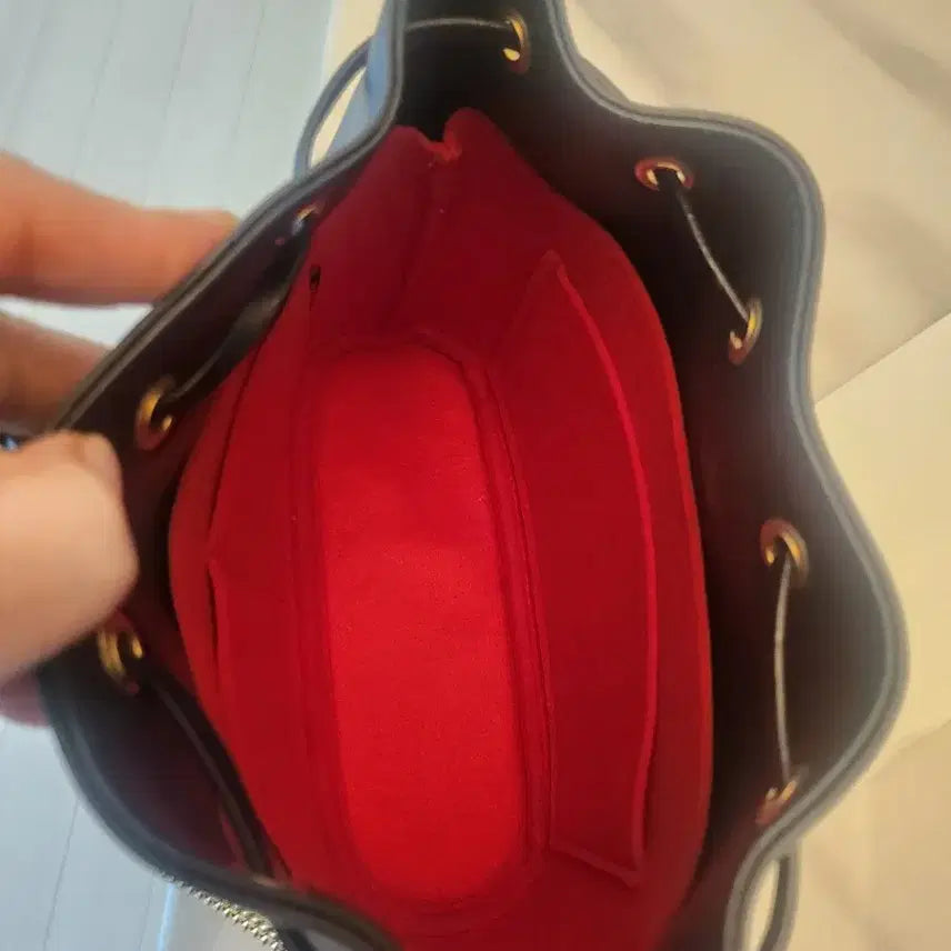 [SOLD OUT] 발렌티노 블랙 버킷백 금장 체인 가방