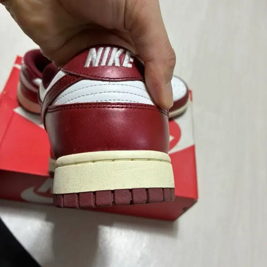 [SOLD OUT] 나이키 280-285 코코넛 레드 덩크