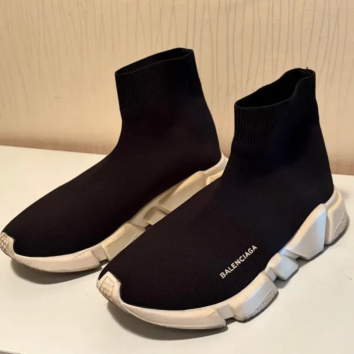 [BUNJANG] Balenciaga Speedrunner Sneakers (Size 230-240) / 발렌시아가 스피드러너 230-240 사이즈