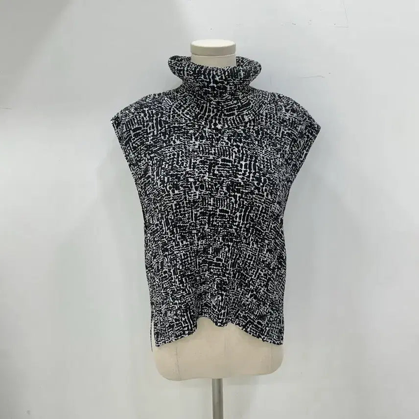 [BUNJANG] Speechio Turtleneck Pleated Vest / 스피치오 터틀넥 플리츠 조끼