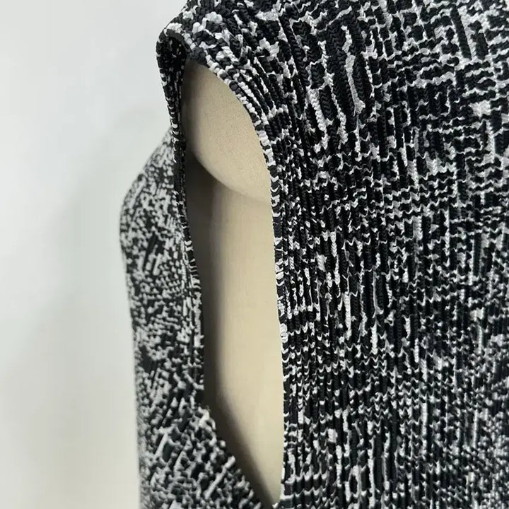 [BUNJANG] Speechio Turtleneck Pleated Vest / 스피치오 터틀넥 플리츠 조끼
