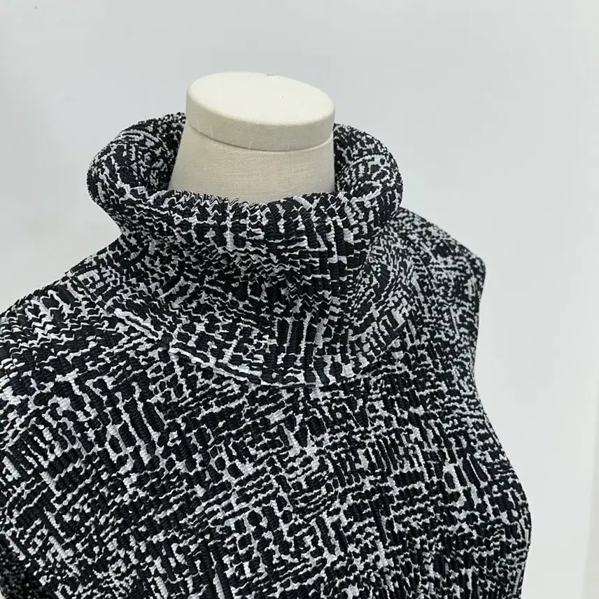 [BUNJANG] Speechio Turtleneck Pleated Vest / 스피치오 터틀넥 플리츠 조끼