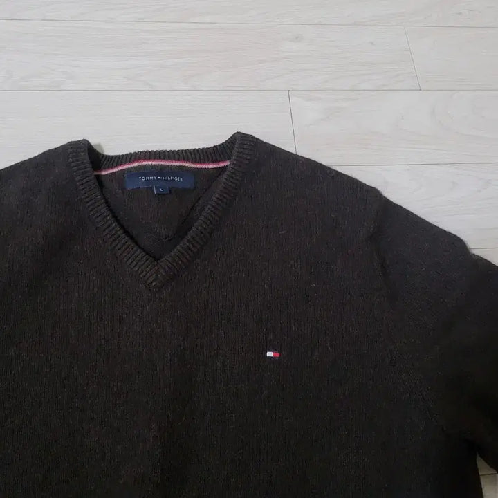[BUNJANG] Tommy Hilfiger V-Neck Knit Sweater Brown L / 타미힐피거 브이넥 니트 브라운L