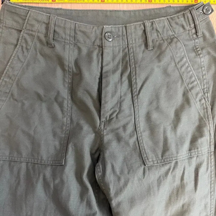 [SOLD OUT] 무신사 스탠다드 레플리카 퍼티그 팬츠 카키 31사이즈 상태좋음