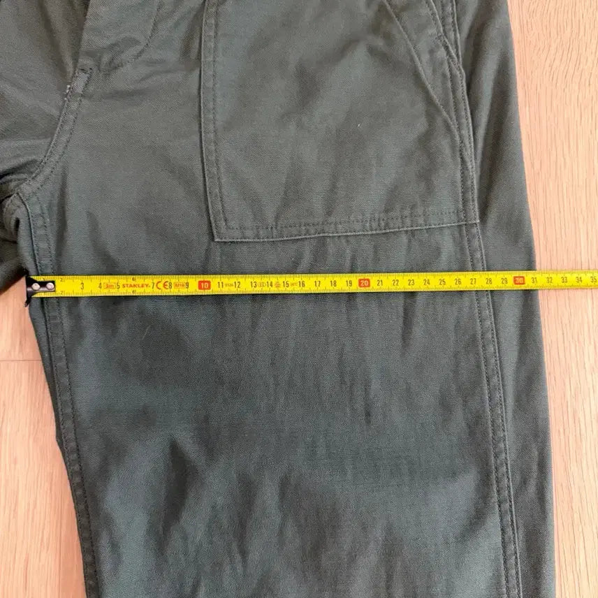 [SOLD OUT] 무신사 스탠다드 레플리카 퍼티그 팬츠 카키 31사이즈 상태좋음