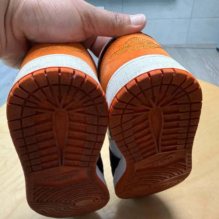 [BUNJANG] Nike Air Jordan 1 Low Shattered Backboard Sneakers (GS 240) / [Gs240] 나이키 에어 조던 1 로우 쉐터드 백보드