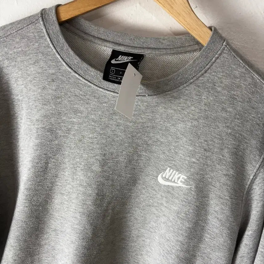[SOLD OUT] 나이키 스우시 맨투맨
