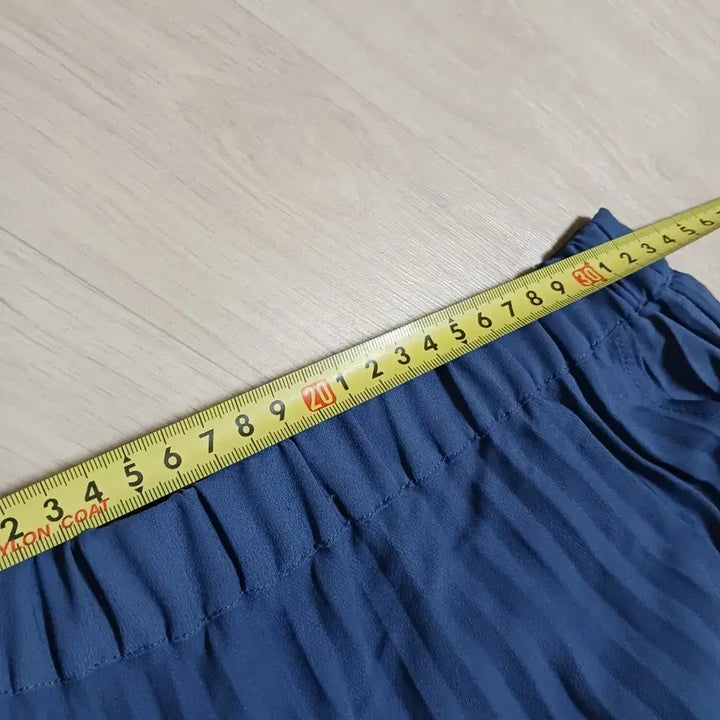 [SOLD OUT] 고급스런 블루 언발 플리츠 롱스커트