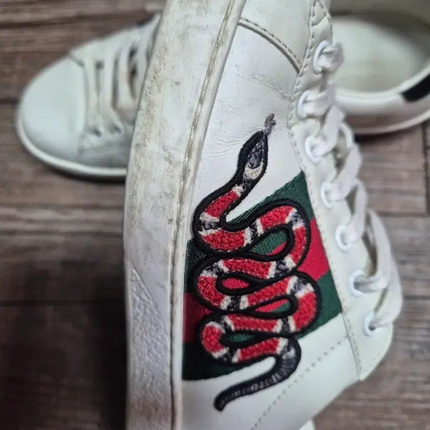 [BUNJANG] Gucci Snake Embroidered White Sneakers / 구찌 스네이크 자수 화이트 스니커즈250