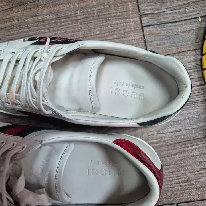 [BUNJANG] Gucci Snake Embroidered White Sneakers / 구찌 스네이크 자수 화이트 스니커즈250