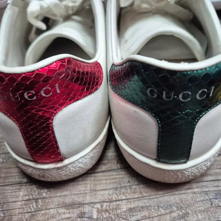 [BUNJANG] Gucci Snake Embroidered White Sneakers / 구찌 스네이크 자수 화이트 스니커즈250