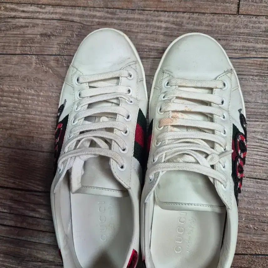 [BUNJANG] Gucci Snake Embroidered White Sneakers / 구찌 스네이크 자수 화이트 스니커즈250
