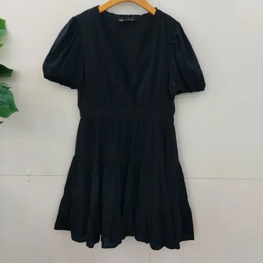 [BUNJANG] ZARA Black Punching Mini Dress / 자라 블랙 펀칭 퍼프소매 미니 원피스 55~66