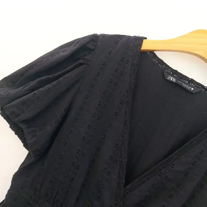[BUNJANG] ZARA Black Punching Mini Dress / 자라 블랙 펀칭 퍼프소매 미니 원피스 55~66