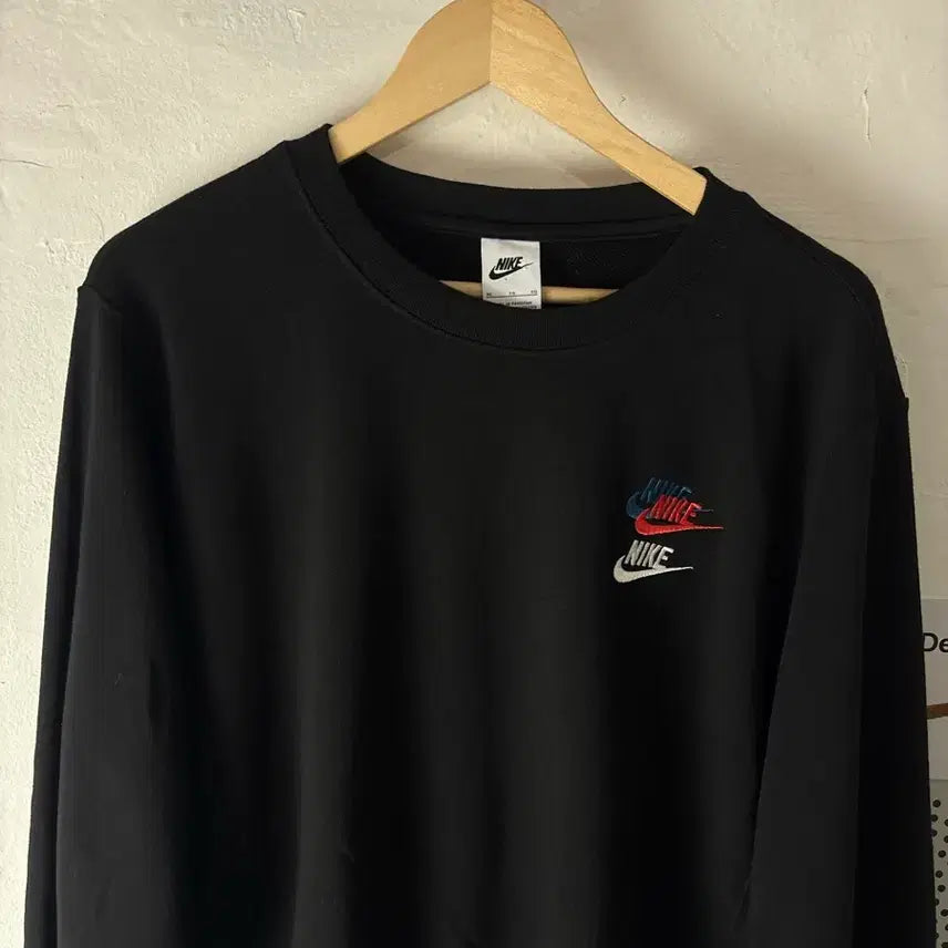 [SOLD OUT] 나이키 스우시 맨투맨