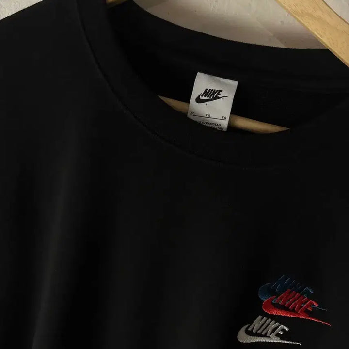 [SOLD OUT] 나이키 스우시 맨투맨