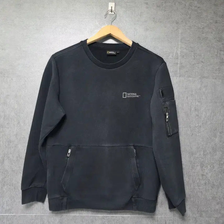 [BUNJANG] National Geographic Black Crewneck Sweatshirt (Size 100) / 내셔널지오그래픽 블랙 맨투맨 티셔츠  사이즈 100