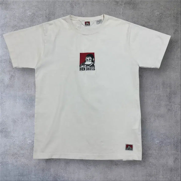 [SOLD OUT] 벤 데이비스 박스 센터 로고 화이트 반팔티