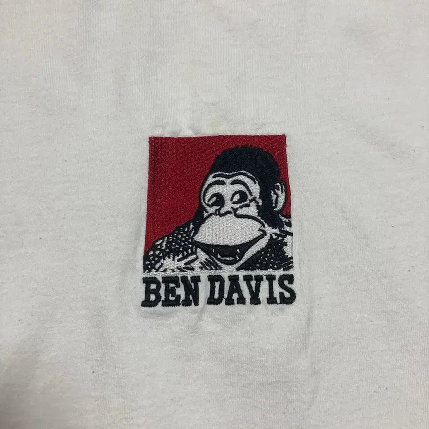 [SOLD OUT] 벤 데이비스 박스 센터 로고 화이트 반팔티